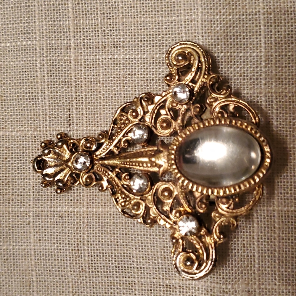 Vintage gold tone brooch / necklace pendant
